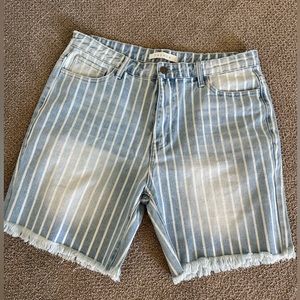 Women’s shorts. Size L.
